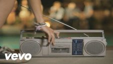 Selena Gomez & The Scene - Hit The Lights (Lyric Video)