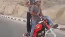 Tek Teker Üzerinde Motor Sürmek