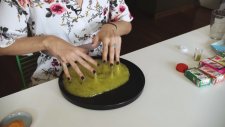 Çağla Şikel'in Slime Yapması