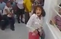 Sağlık Ocağının Çöp Kutusuna İşeyen Kadın
