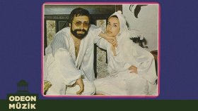 Ayşegül - Mehmet Teoman - Yorgun Ve Mutlu Ayşegül - Mehmet Teoman - Yorgun Ve Mutlu