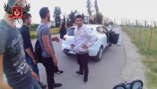 Motorcunun Üstüne Yürüyen Kadın Sürücü