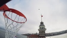 Kız Kulesi’nden Gemiye Basket Attılar