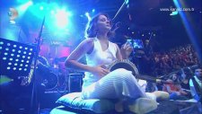 Atiye Darbukada Maharetini Konuşturdu - Beyaz Show 19 Mayıs Cuma