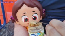 Süper Cenk, Niloya ve Heidi'ye Parkta Bebek Maması Yediriyor - Süper Cenk ile Parkta Mama Keyfi