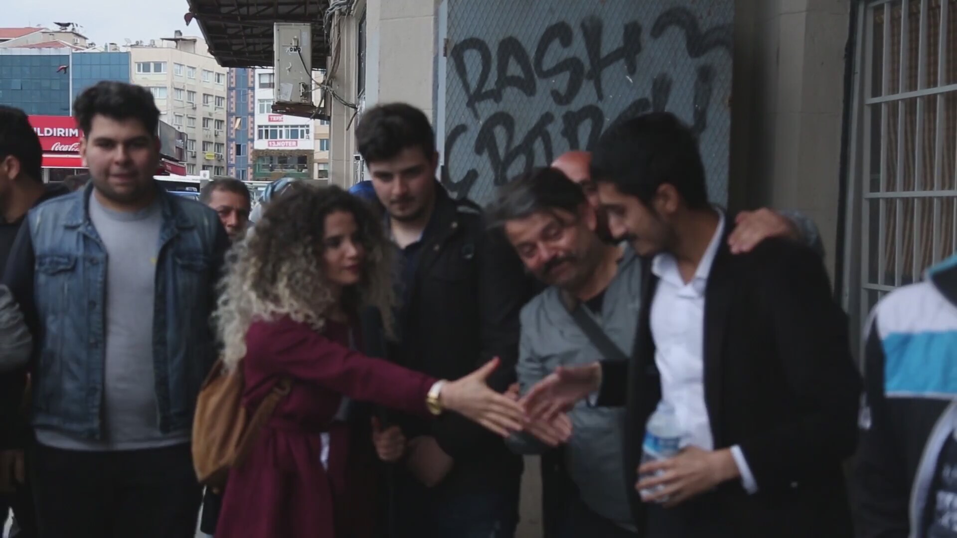 Toprak yiyen çocuklara dikkat Toprak yiyen çocuklara dikkat