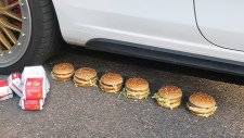 Big Mac'lerin Üzerinden Araba Geçirmek