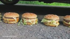 Big Mac'lerin Üzerinden Araba İle Geçmek