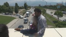 Kızıyla Birlikte İntihara Kalkıştı, Kızı Kucağında Uyuyakaldı
