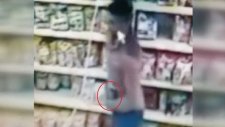 Sucukları Pantolonuna Sokup Çaldı