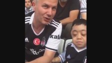 Görme Engelli Arkadaşına Maç Anlatan Beşiktaş Taraftarı