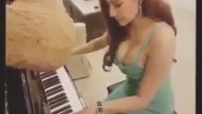 Piano Güzeli