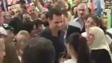 Beşşar Esad'ın Korumasız Bir Şekilde Halk Arasında Dolaşması