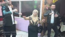 Dekoltesi İle Düğüne Damga Vuran Yenge