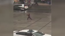 Minik Kızın İçimizdeki Yarım Kalmışları Dışarı Çıkartan Dansı