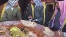 petrol gelirleriyle yaşayan ke-efir arablar yer içer fegıyrı mezlüwmü yetiymi garıybi asla doyurmaz