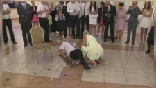 Rus Düğününde Balon Patlatma Oyunu