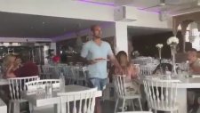 Wesley Sneijder'in Garsonluk Yapması