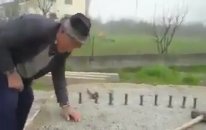 Kayayı Bıçak Gibi Kesen Yaşlı Adam
