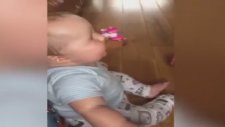 Gülerken Koyun Gibi Ses Çıkaran Bebek