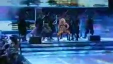 Lady Gaganın Sahnede Göğüsleri Patladı