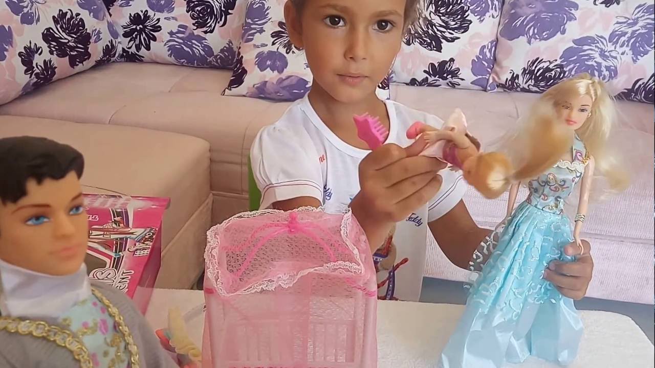 Elif İçin Yeni Oyuncak . Prens Ve Prenses İsimleri Biz