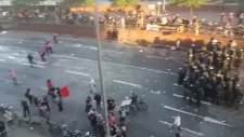 Hamburg Protestolarını Sarma Sararak İzlemek