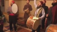 Dergahta İbrahim Tatlıses Şarkısıyla Coşmak