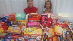 Gofret Challenge , Elif Ve Annesi , Markalar Gofretler Yarışıyor. Eğlenceli Çocuk Videosu