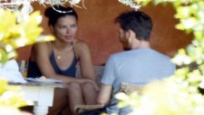 Adriana Lima'nın Bodrumda Metin Hara ile Görüntülenmesi