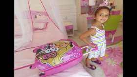 Arkadaşımıza Misafirliğe Gidiyoruz.elif Kendi Barbie Valizini Hazırlıyor
