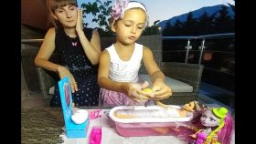 Barbie Banyo Yapacak Ama Arkadaşları Rahat Vermiyorlar , Eğlenceli Çocuk Videosu, Toys Unboxing