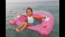 Deniz Ve Havuz İçin Pembe Koltuk , Eğlenceli Çocuk Videosu