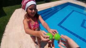 Elif Havuzda Yeni Oyuncak İle, Eğlenceli Çocuk Videosu