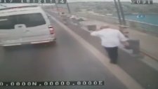 İntihar Etmek İçin Seyir Halindeki Taksiden Atlayan Adam - İstanbul
