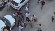 Mersin'de Trafikte Yumruklu Tekmeli Yol Verme Kavgası