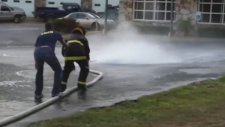 İtfaiyecilerin Hortumlarıyla İmtihanı
