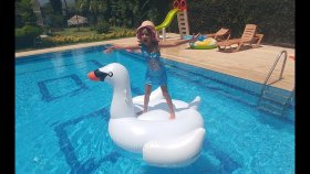 Havuzda Kuğu Mu Ördek Mi ? Nedir Bu ? Eğlenceli Çocuk Videosu, Toys Unboxing