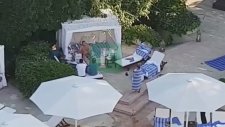 Östersunds Faciasından Sonra Tudor'un Otelde Havuz Keyfi Yapması