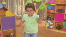 Çitos Efe'den Tavukları Pişirmişem Performansı (Çocuktan Al Haberi Ünlüler)
