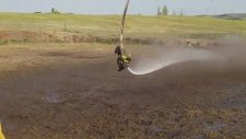Tazyikli Su Hortumuyla Rodeo Yapmak