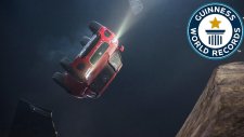 Jaguar E-Pace Havada Takla Atarak Rekor Kırdı