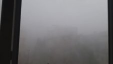 Evde Fırtınayı Çekerken Çıldıran Kadın