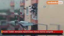 Hiçbir Tedbir Almadan Apartmanın 3'üncü Katına Gölgelik Takmak İstediler