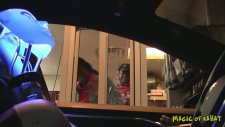 İnsanların Robot Şoförle Karşılaşma Anı