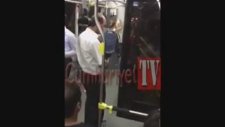 Yolcular İçindeyken Halk Otobüsünü Durdurup Namaz Kılan Şoför