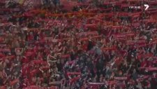 Avustralya'da 100 Bin Kişinin You Never Walk Alone Söylemesi