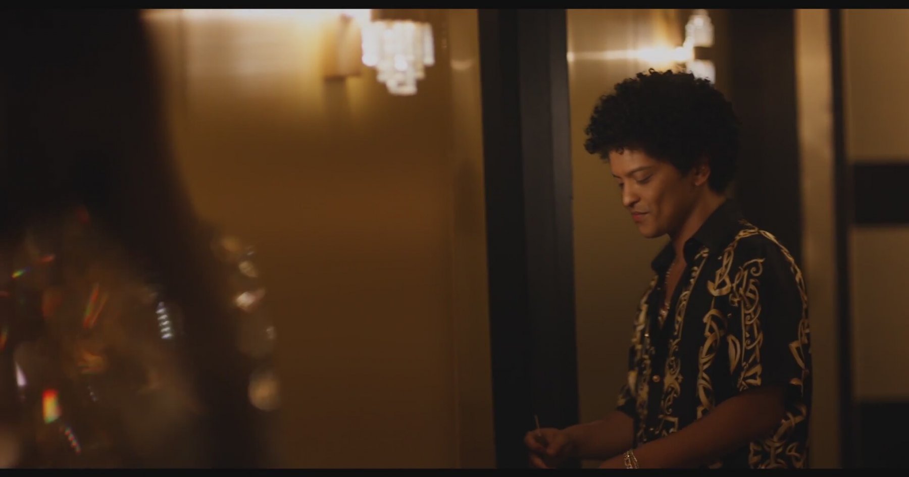 Bruno Mars - Versace On The Floor Dinle | İzlesene.com