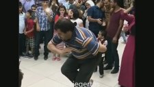 Mavinin 51. Tonu Terlikleriyle Düşersem Yanarım Dansı