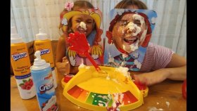 Pie Face Duello Oynuyoruz , Kim Kazandı Dersiniz , Eğlenceli Çocuk Videosu
